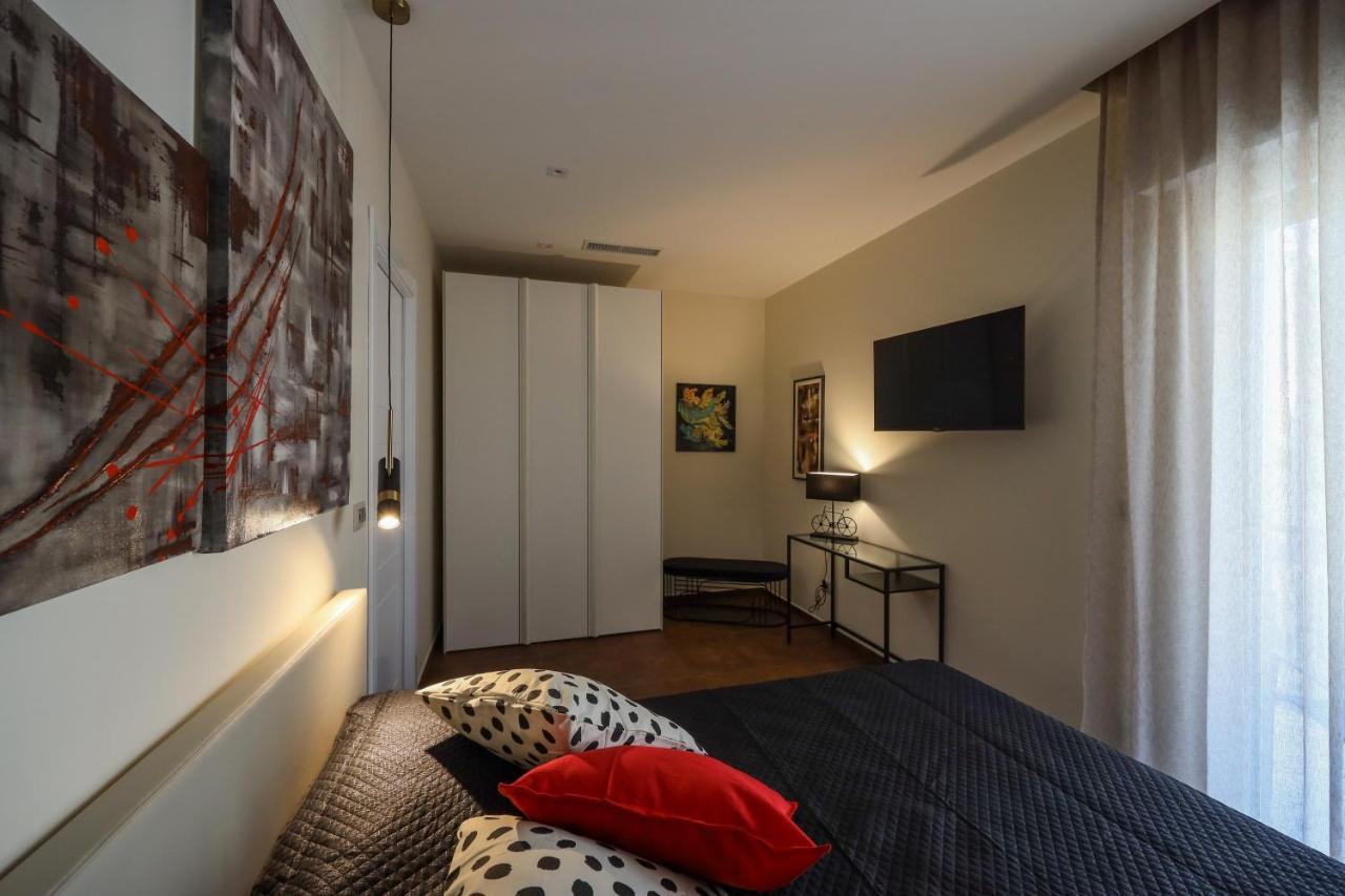 Visconti 46 Central Apartments Барі Екстер'єр фото