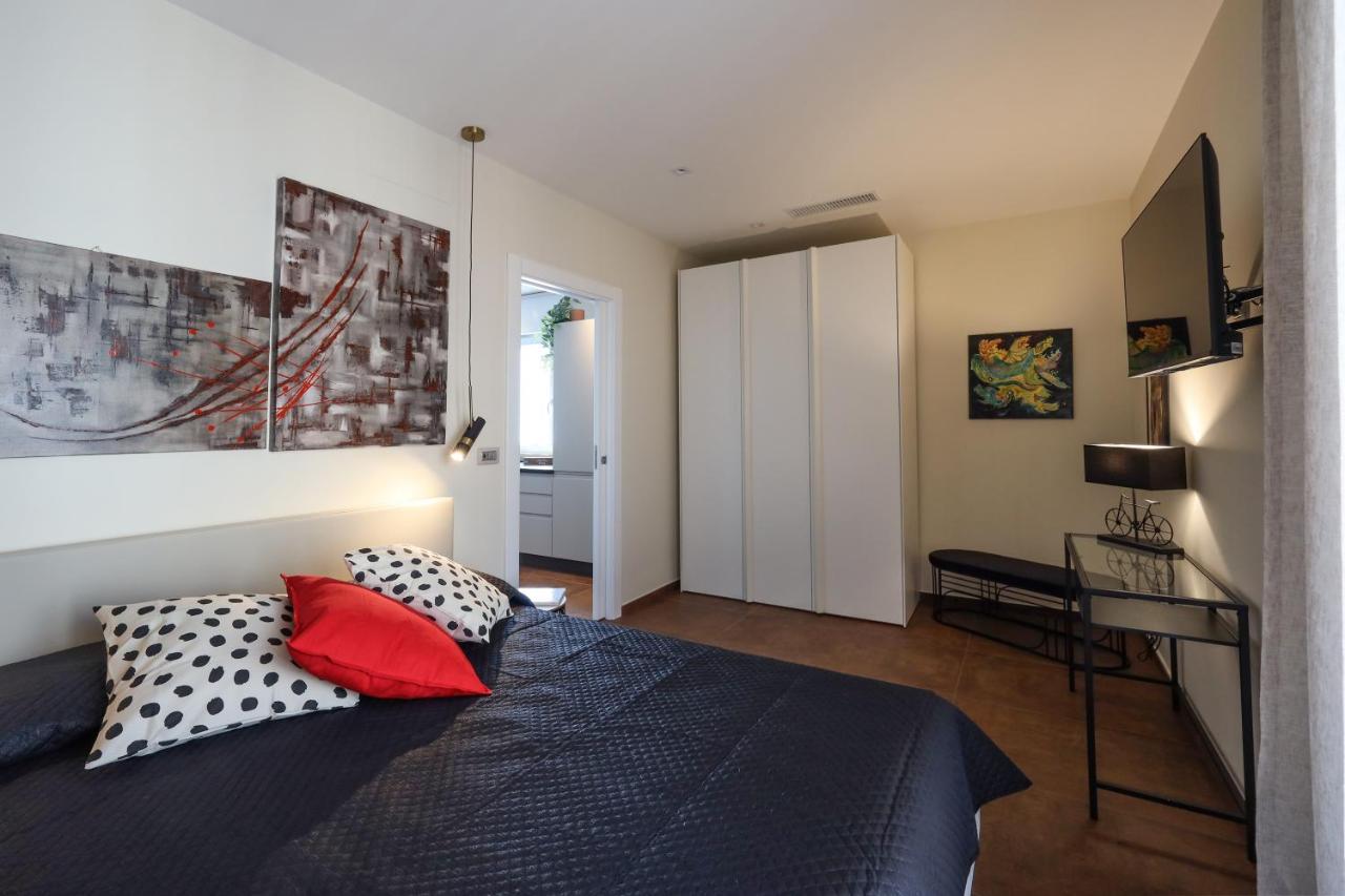 Visconti 46 Central Apartments Барі Екстер'єр фото
