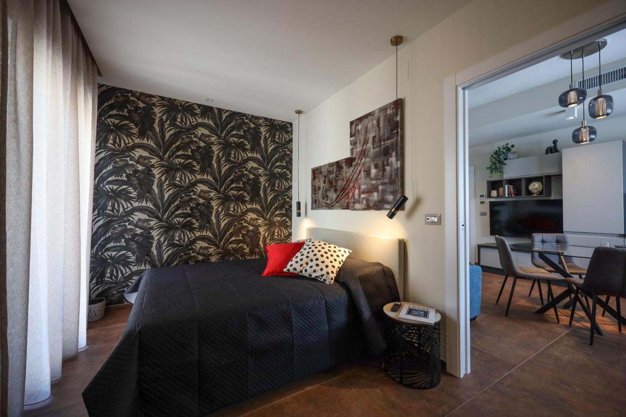 Visconti 46 Central Apartments Барі Екстер'єр фото