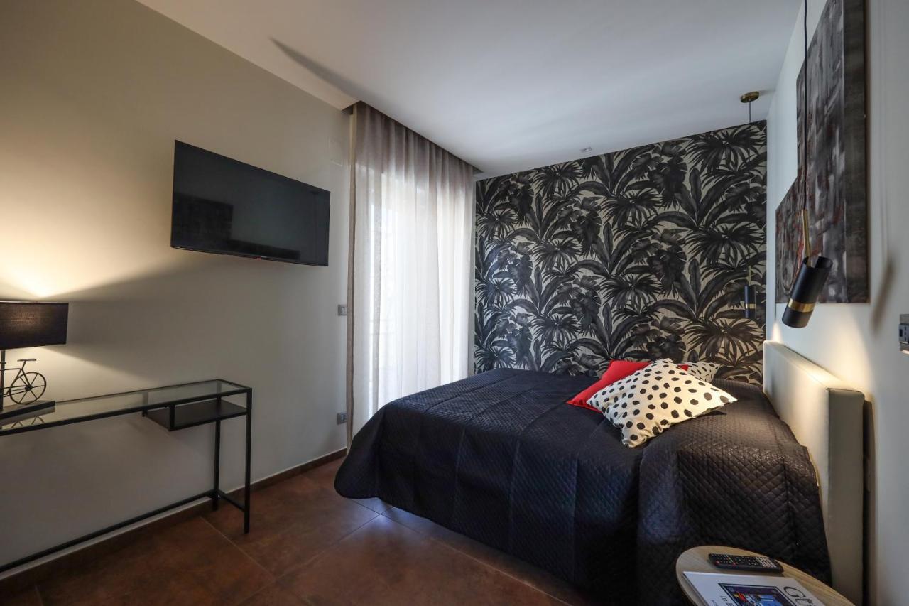Visconti 46 Central Apartments Барі Екстер'єр фото