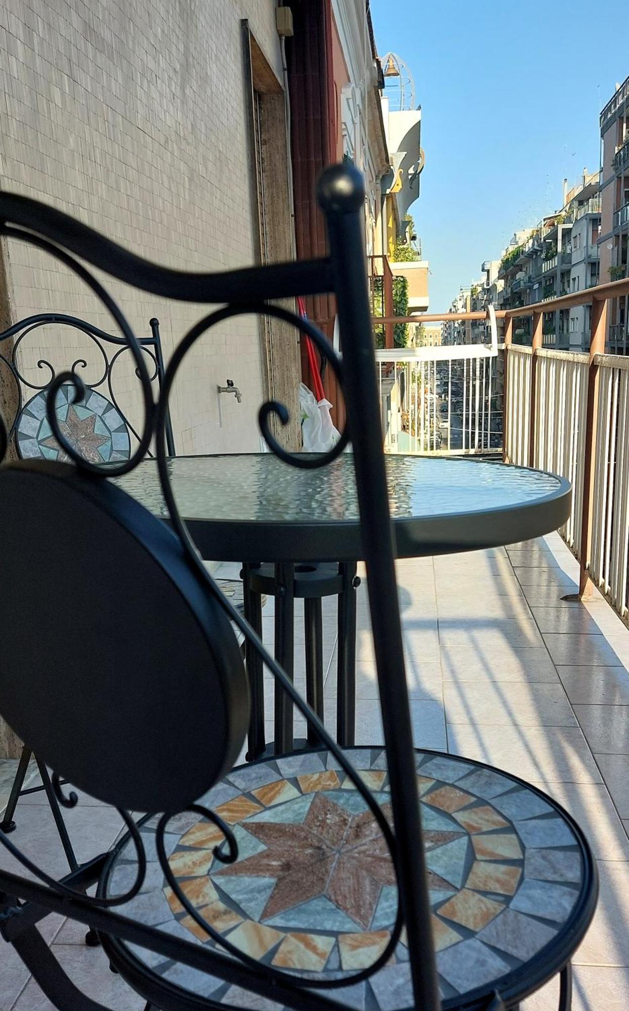 Visconti 46 Central Apartments Барі Екстер'єр фото