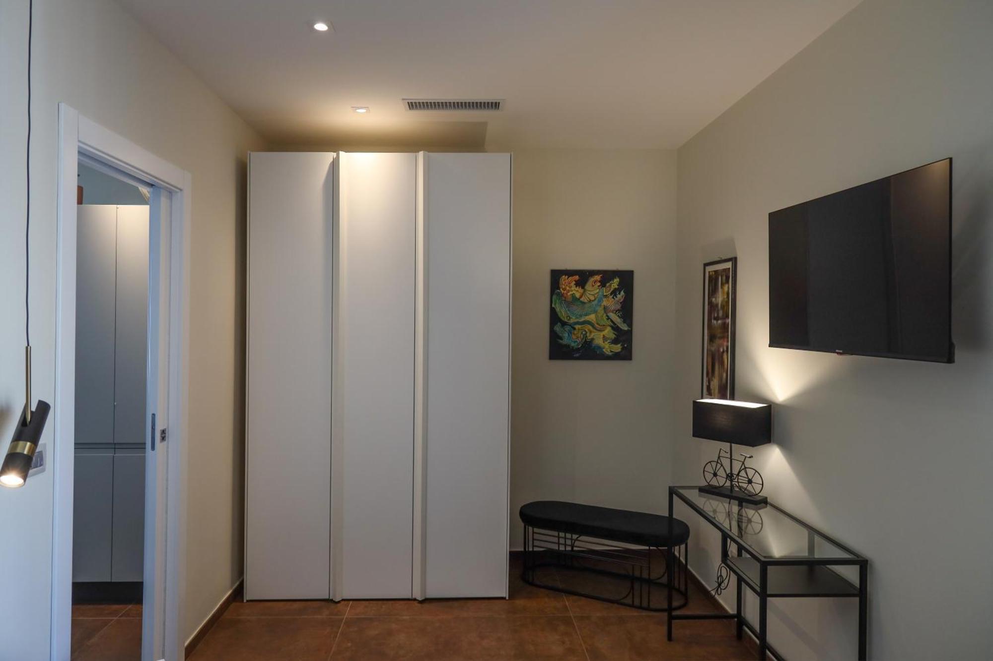 Visconti 46 Central Apartments Барі Екстер'єр фото
